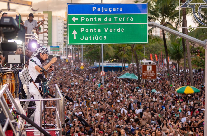 Bell Marques Incendeia o Primeiro Dia do Ano na Orla de Maceió