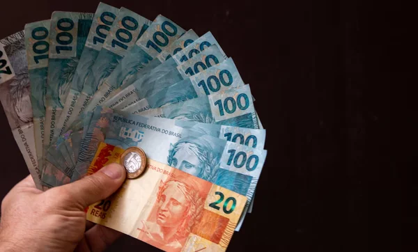 Salário Mínimo de R$ 1.621 Entra em Vigor: Veja o Impacto para Milhões de Brasileiros