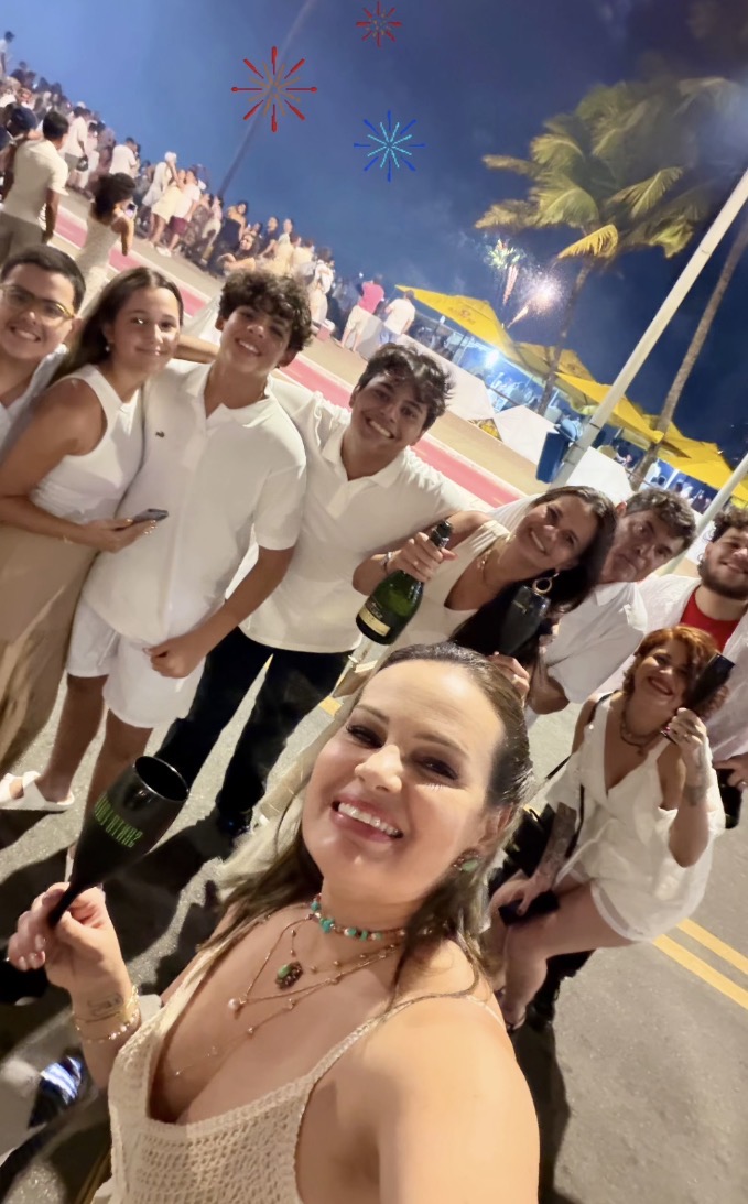 Gilka Mafra Brinda o Ano Novo em Família com Show de Fogos na Orla de Maceió