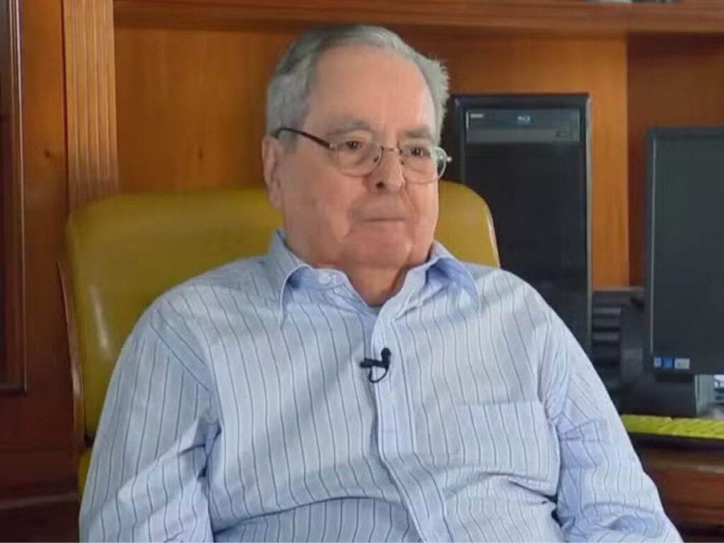 Benedito Ruy Barbosa recebe alta de hospital em São Paulo