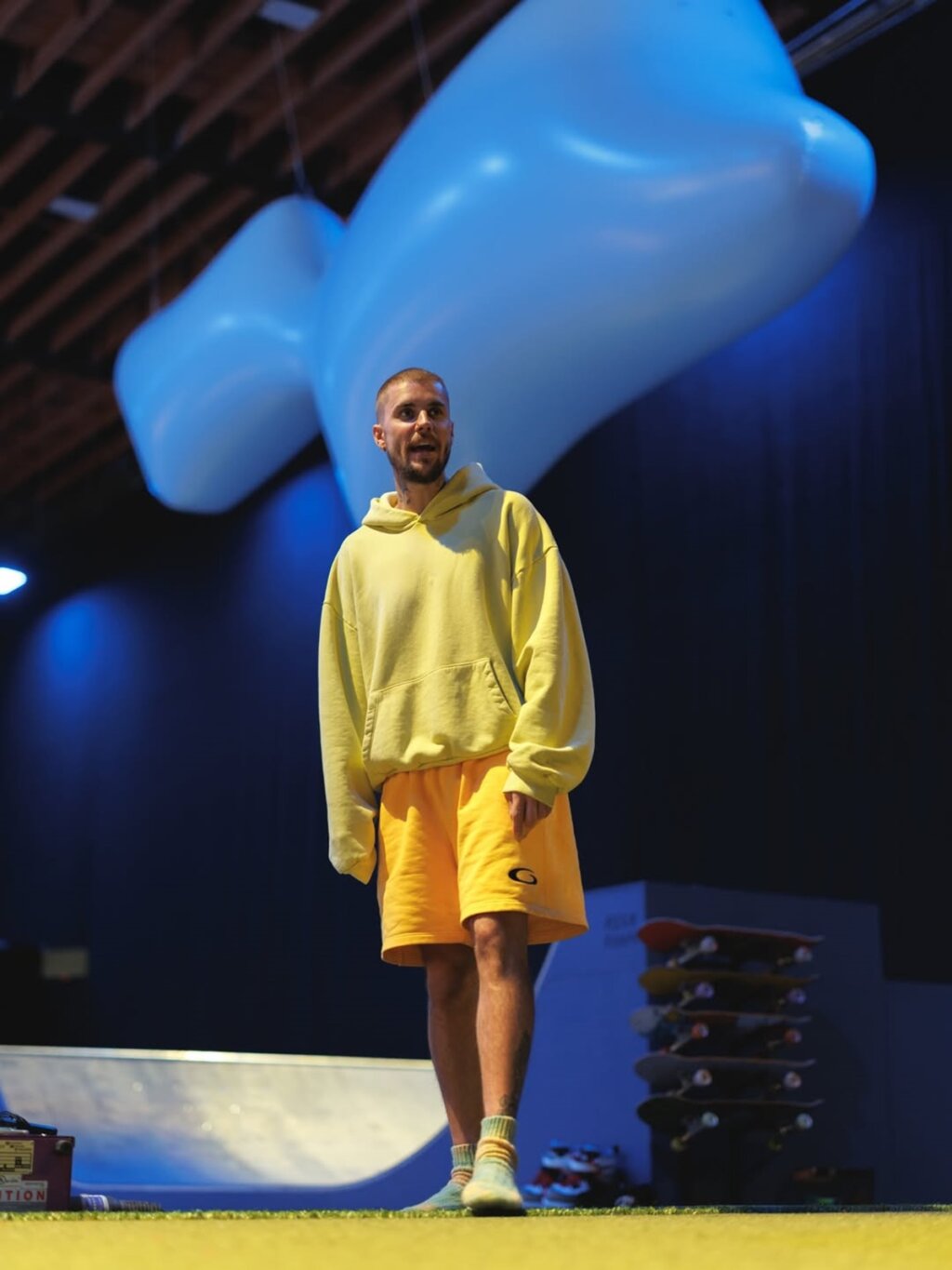 Justin Bieber ‘esquenta’ para o Coachella com show intimista e participação especial do filho!