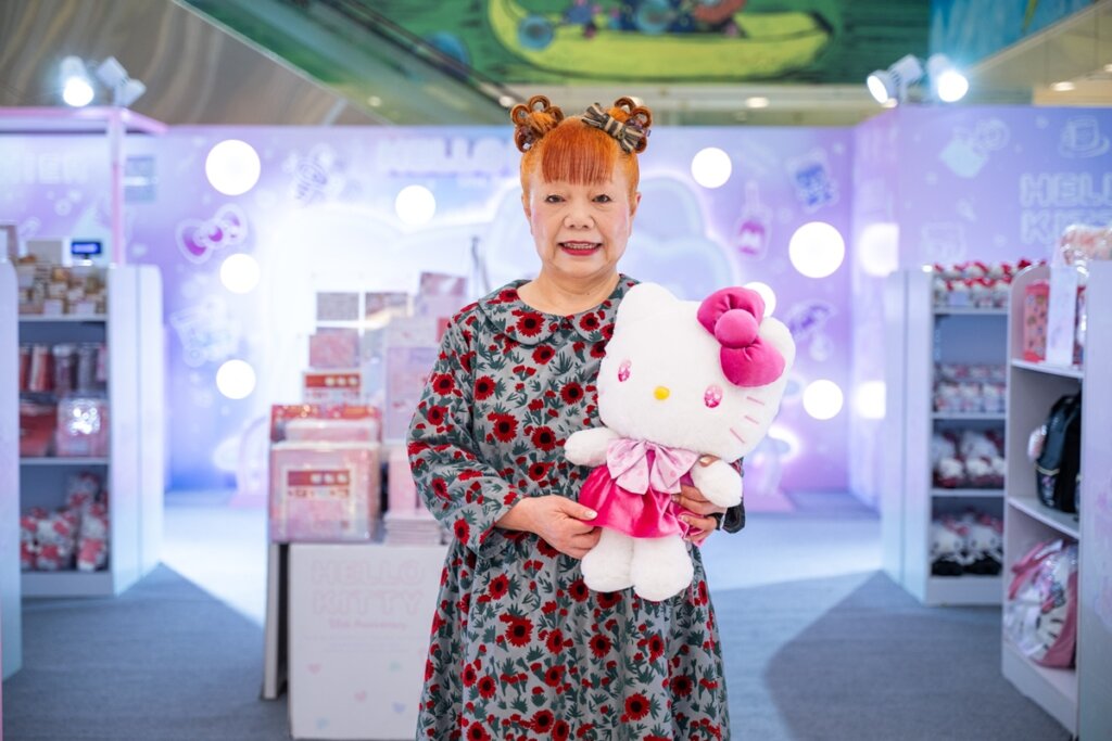 Adeus à Lenda! Yuko Yamaguchi, Designer da Hello Kitty, se Aposenta Após 40 Anos!