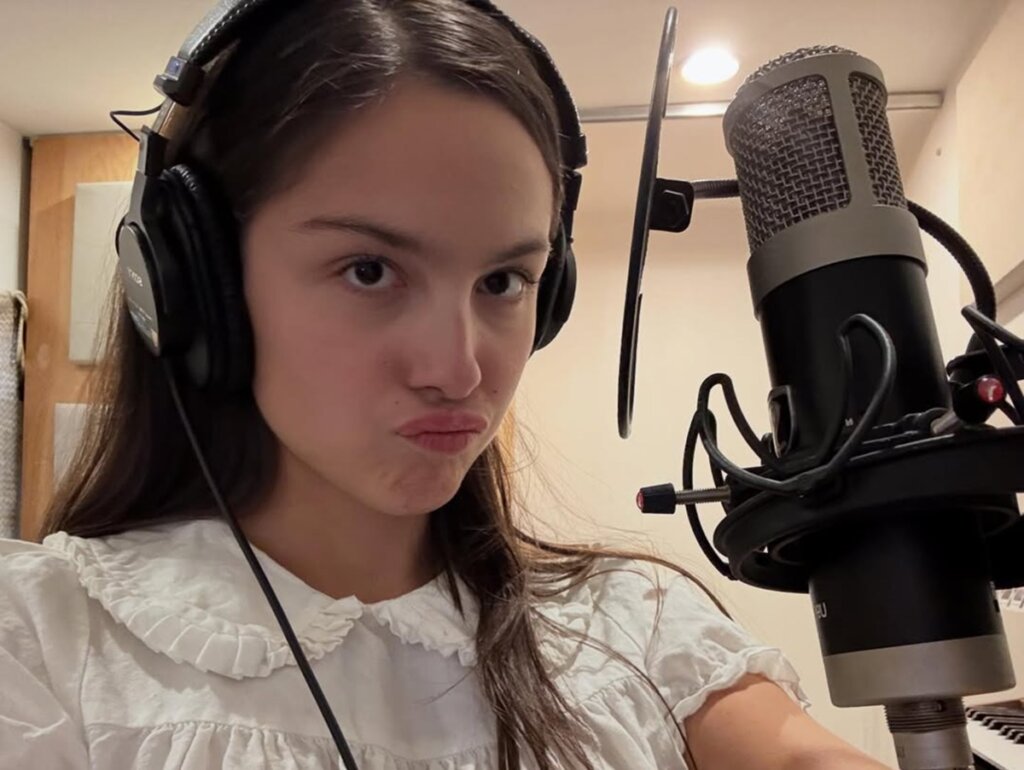 Olivia Rodrigo: Após Fim de Turnê, Terceiro Álbum Já Grita Pistas!