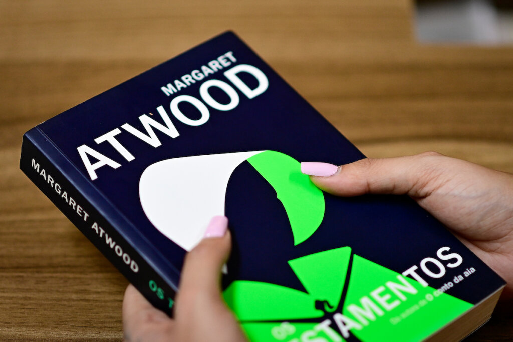 Os Testamentos Chega à TV: Prepare-se para Reviravoltas Além do Livro!