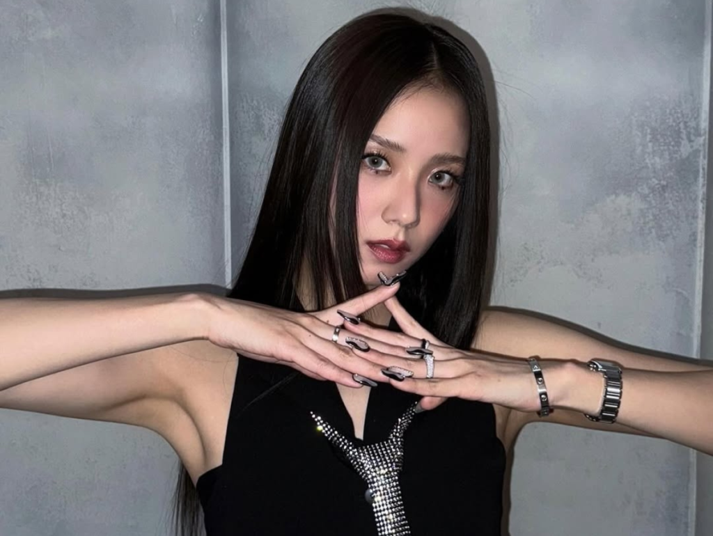 Jisoo e Zayn: Colaboração Bombástica em “Eyes Closed” Dominou 2025!