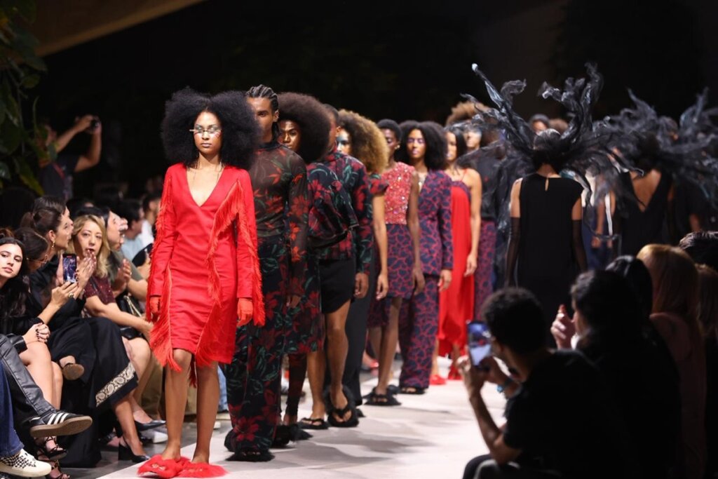 Pisa Forte! Metrópoles Catwalk Prova que Moda é Pura Política