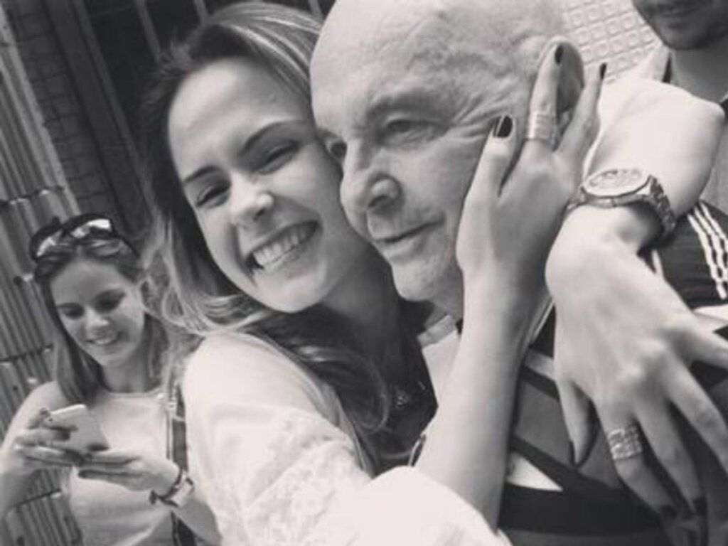 Decisão Chocante: Ana Paula Renault Permanece no BBB26 Após Morte do Pai