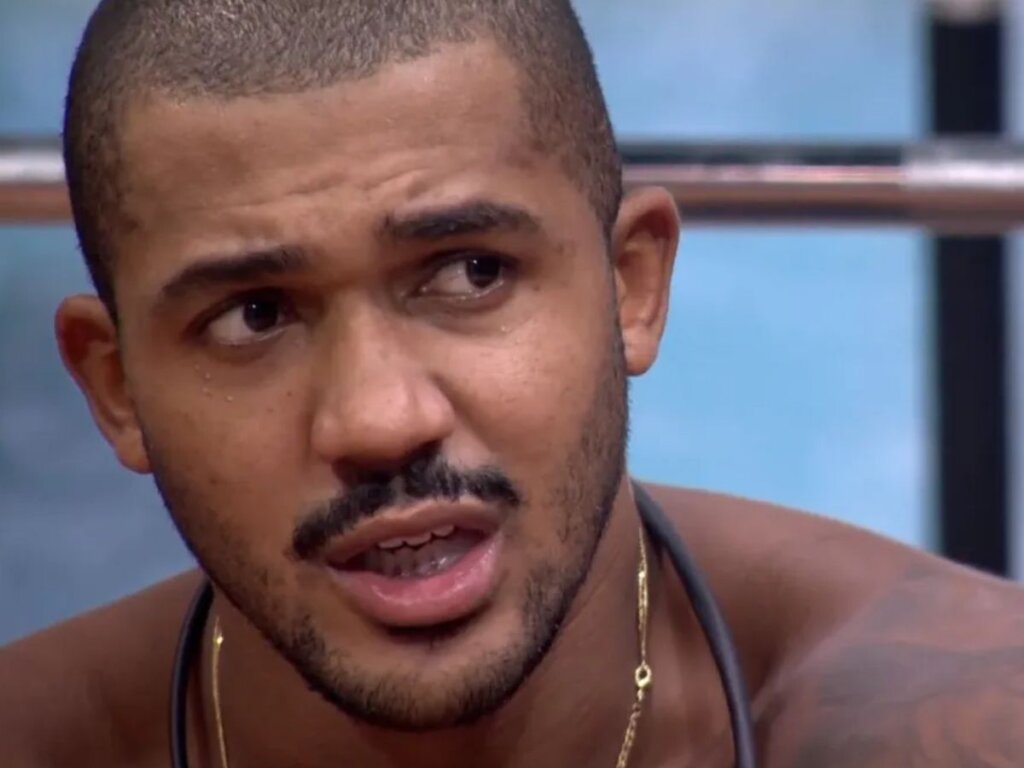 Professor de Boxe do BBB na Mira: Equipe de Matheus Nega Notificação por Homofobia!