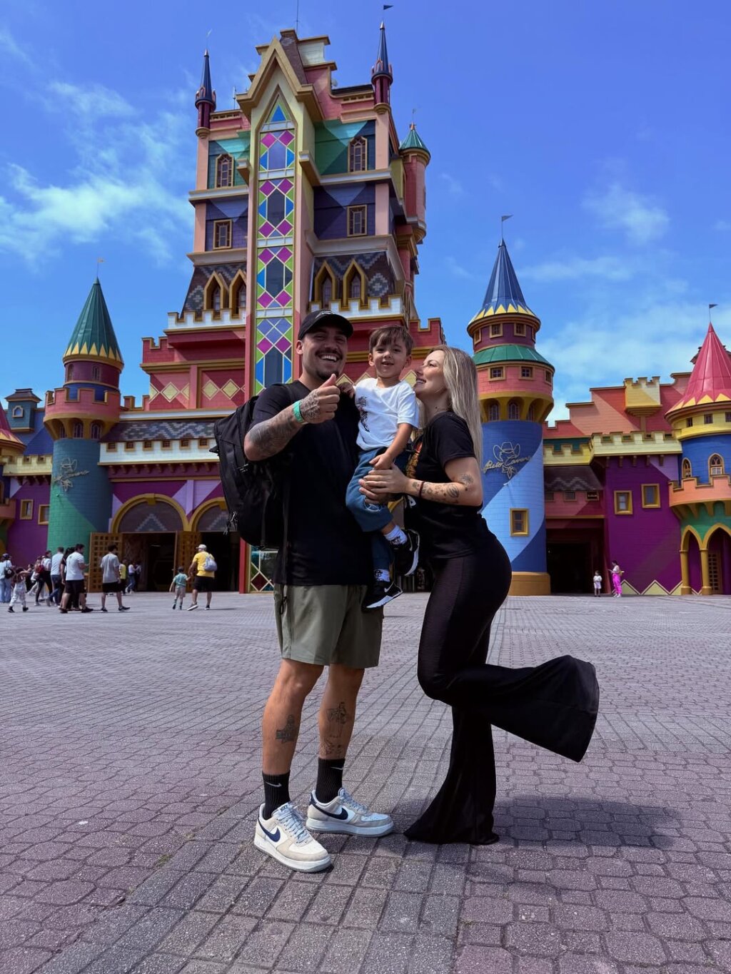 Revolta nas Redes: Pedro Ortega Critica Fantasia do Filho com Termo Homofóbico