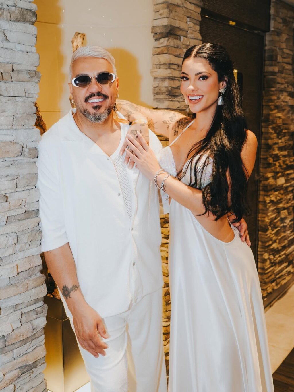 Belo Arrasa no Romantismo e Surpreende Rayane em Aniversário de Namoro!