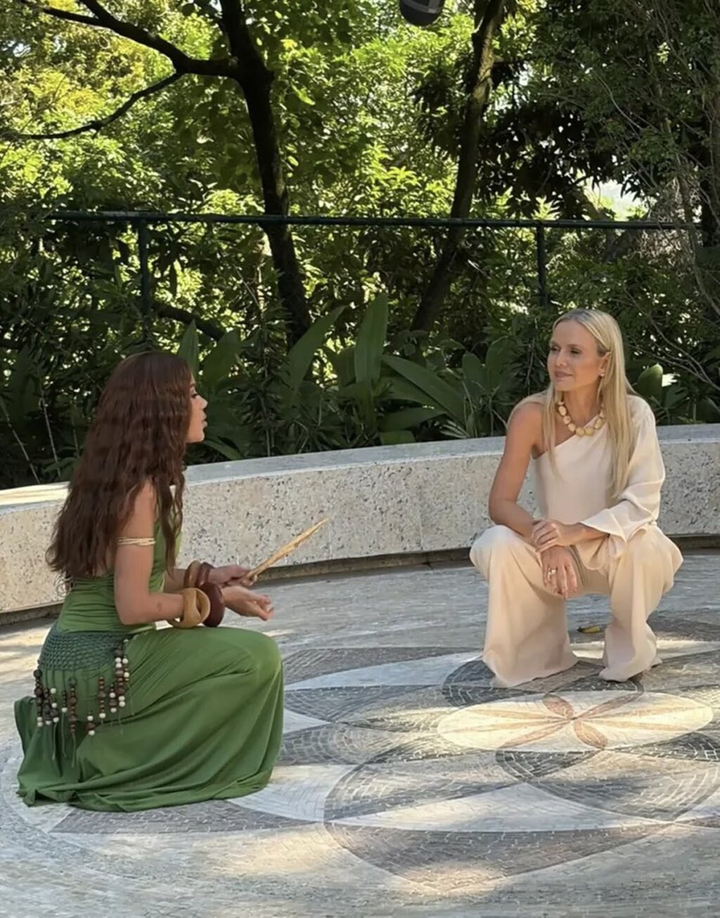 Anitta Lacra no “Em Família com Eliana” e Desenterra Hino Antigo!