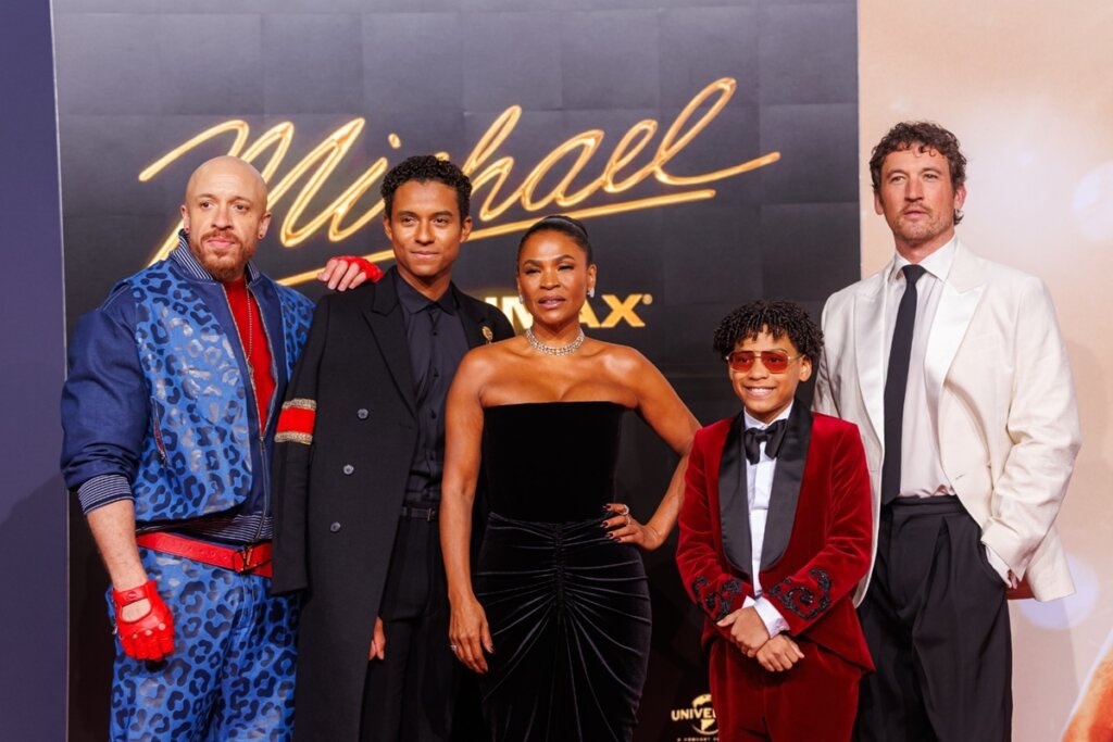 Gente! Família Jackson lacra em reunião RARA para a cinebiografia de MJ na Alemanha!