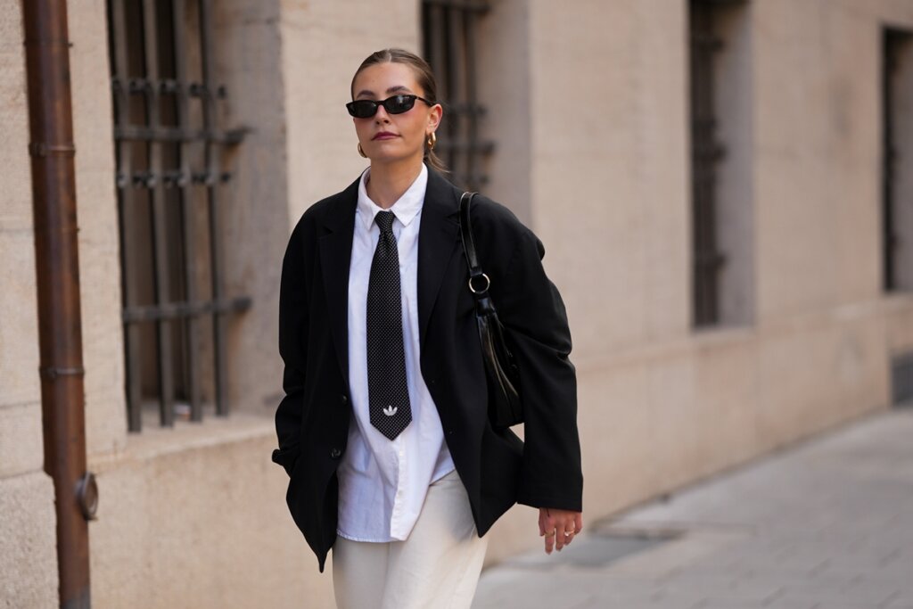 Gravata Feminina: O Acessório Que Quebra Regras e Arrasa no Estilo!