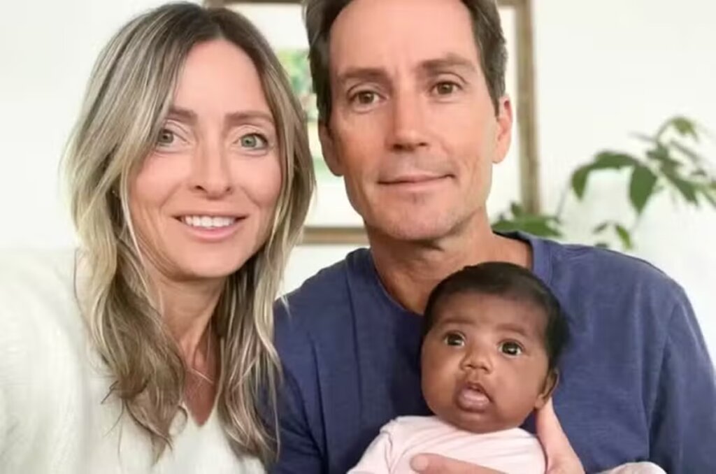 QUE BABADO! Erro em Clínica Leva Casal a Encontrar Pais Biológicos da Filha!