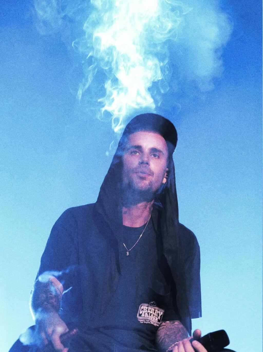 Bieber Cria DISTÂNCIA SOCIAL (literalmente) no Coachella e Vira ALVO DE CRÍTICAS!