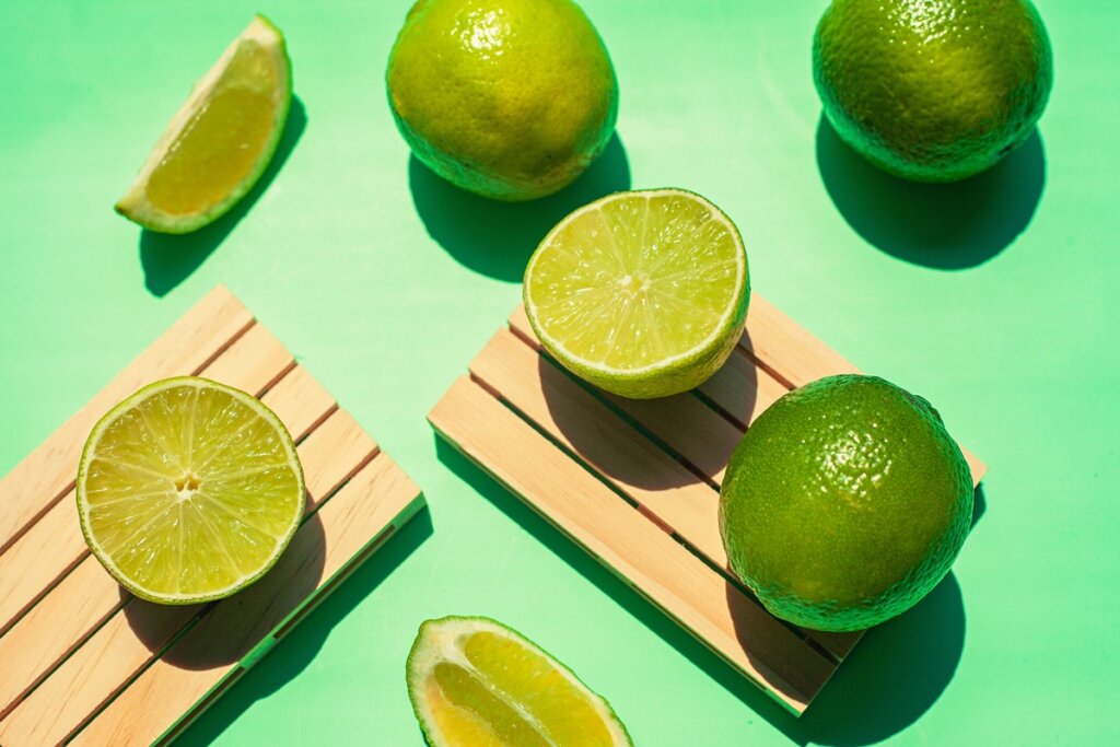 LIMÃO EMAGRECE MESMO? NUTROLOGO REVELA OS 7 MOTIVOS PARA TER NA DIETA!