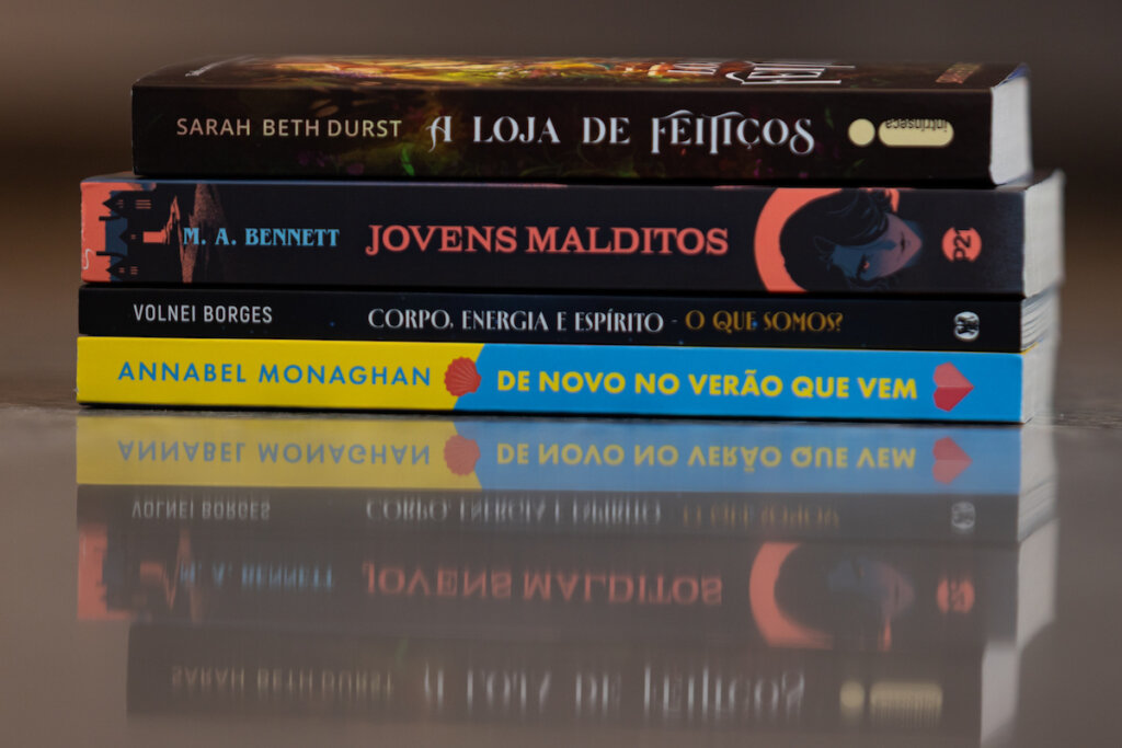 Farofa Literária: Metrópoles Te Dá O Caminho Das Pedras Para Um Abril Cheio de Livros!