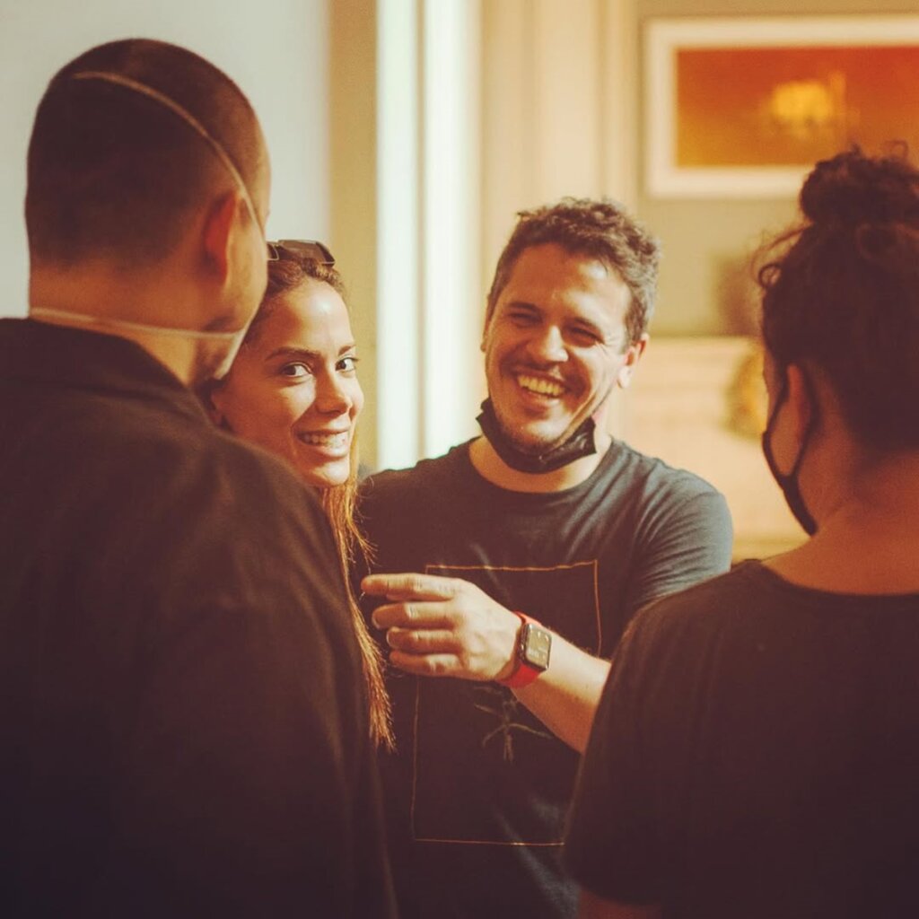 Anitta Bate o Martelo: “Nada de Sagrado como Decoração” nos Visuais de “EQUILIBRIVM”!