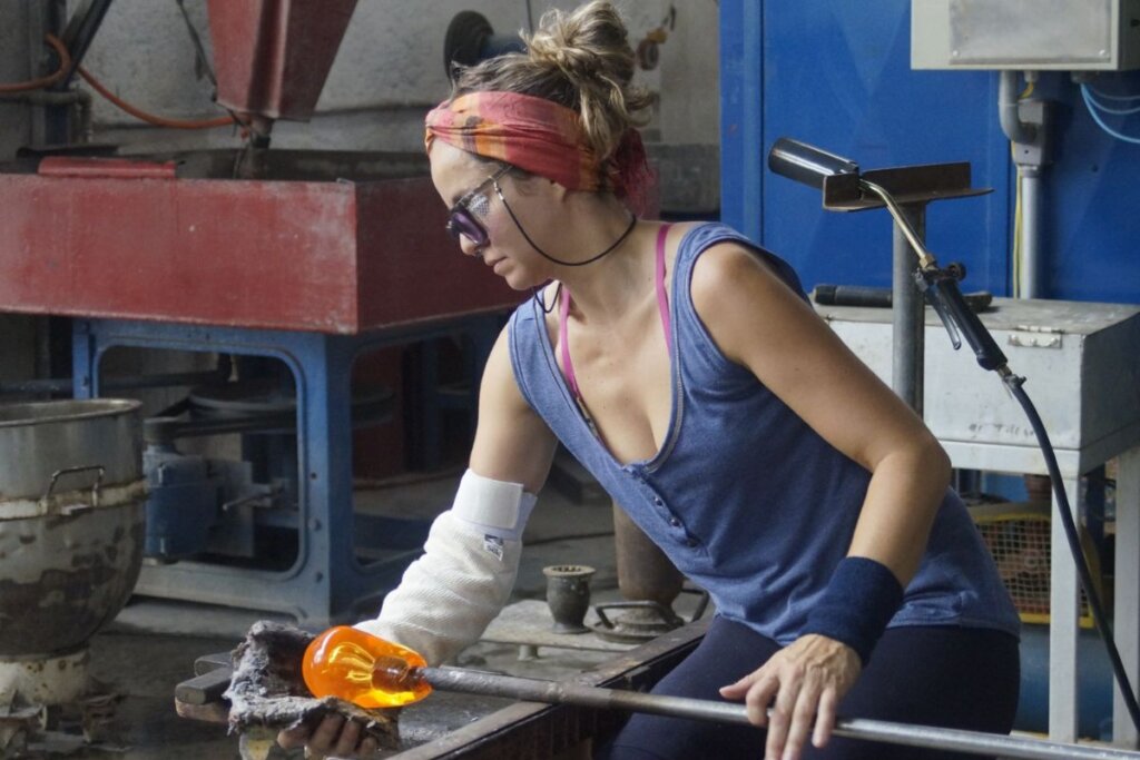 Arte Brasiliense em Destaque: Patricia Bagniewski na Exposição “Constelações Contemporâneas”