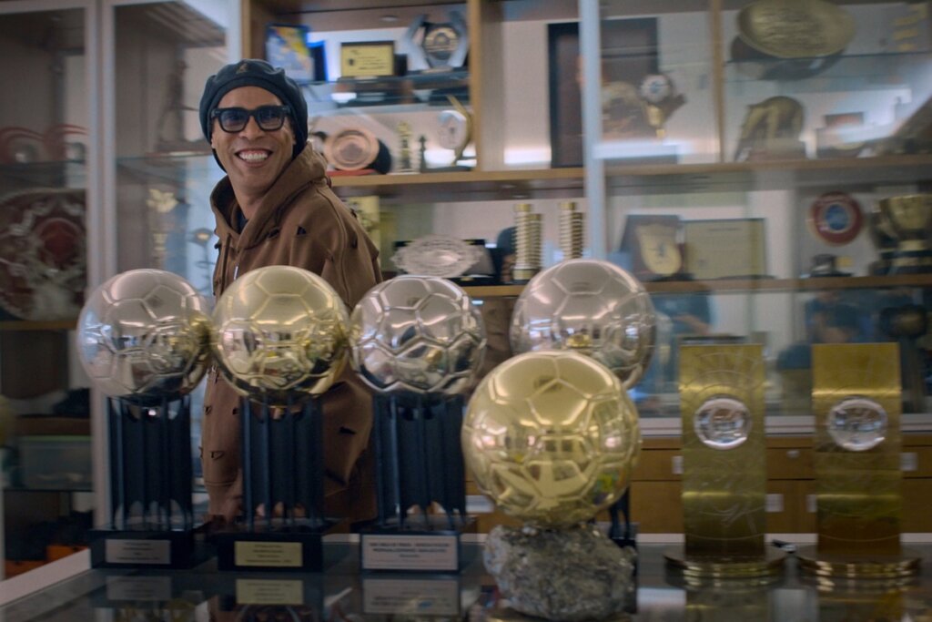 É PRA GLORIFICAR DE PÉ! Trailer da Série de Ronaldinho Gaúcho Chega Botando Fogo!