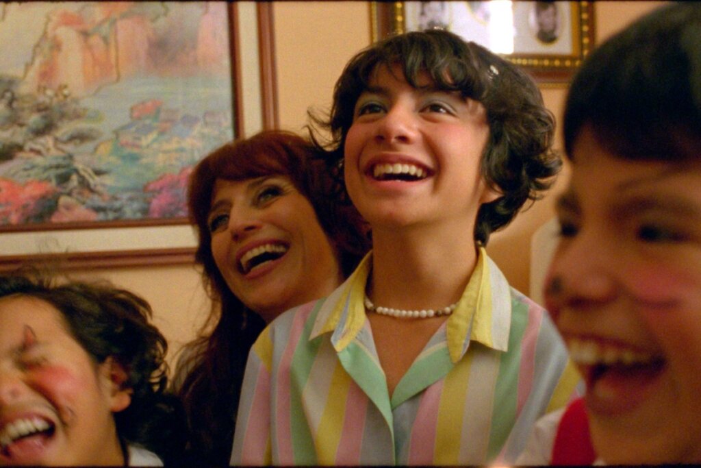 Chama a Farofa! “Seis Meses no Prédio Rosa e Azul” Voa para Cannes 2026!