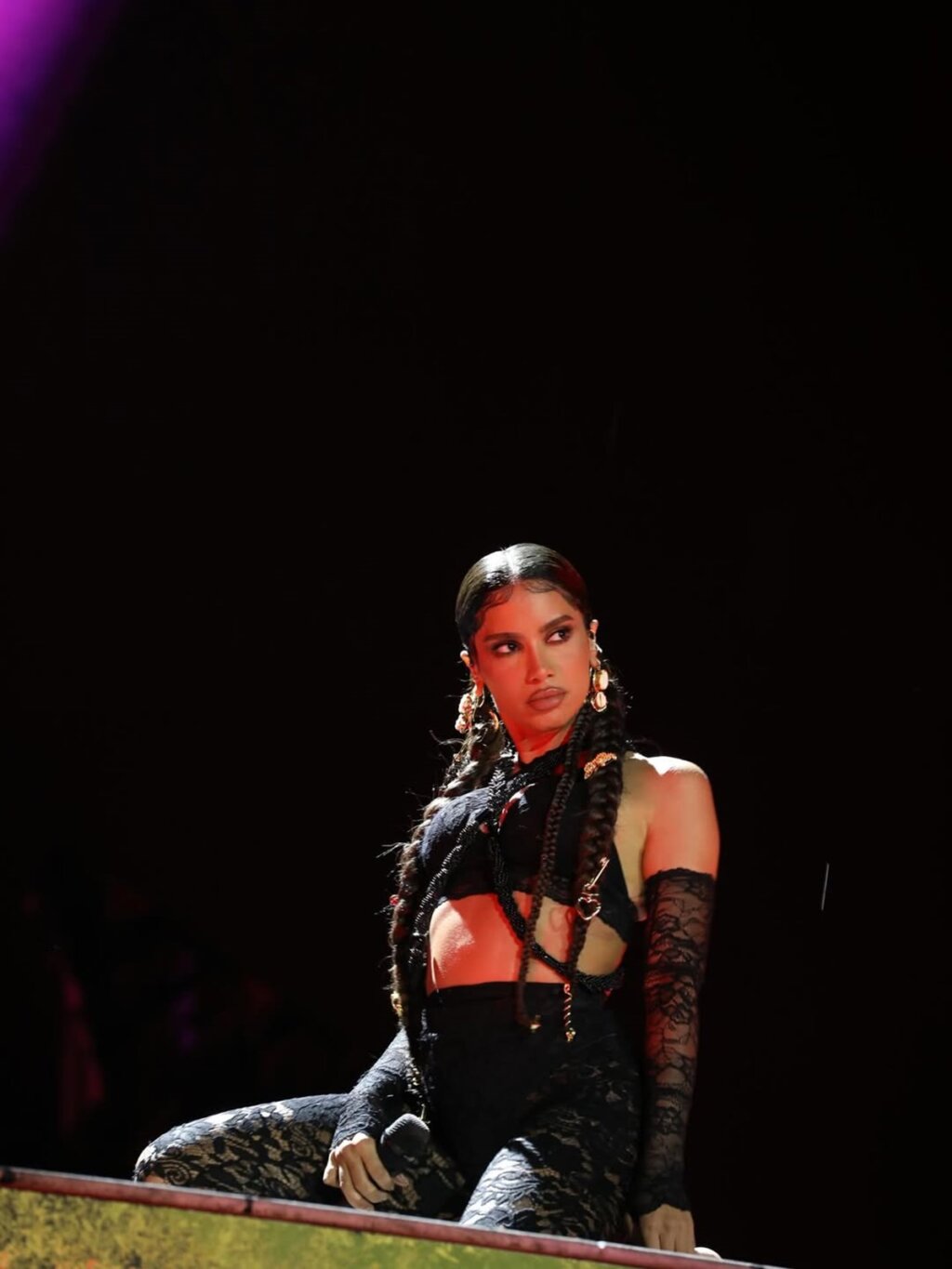 Anitta Exalta Shakira como “Rainha da América Latina” e agita fãs!