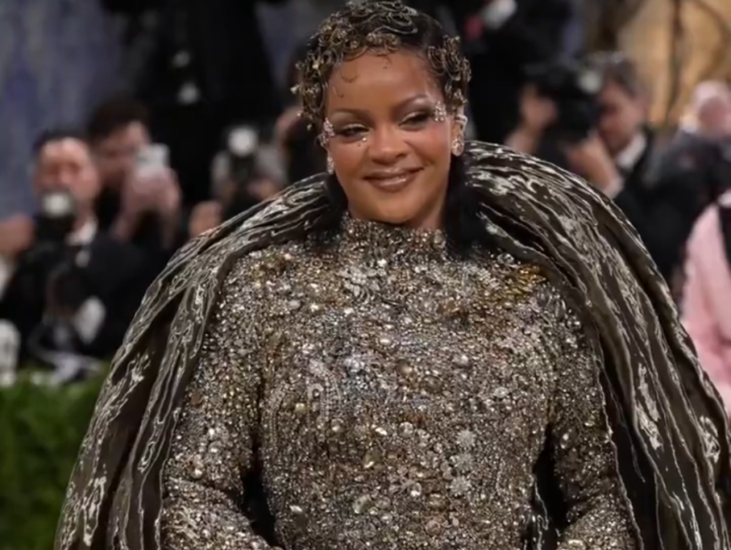 Rihanna PARALISA o Met Gala 2026 com look “concha” e mensagem profunda!