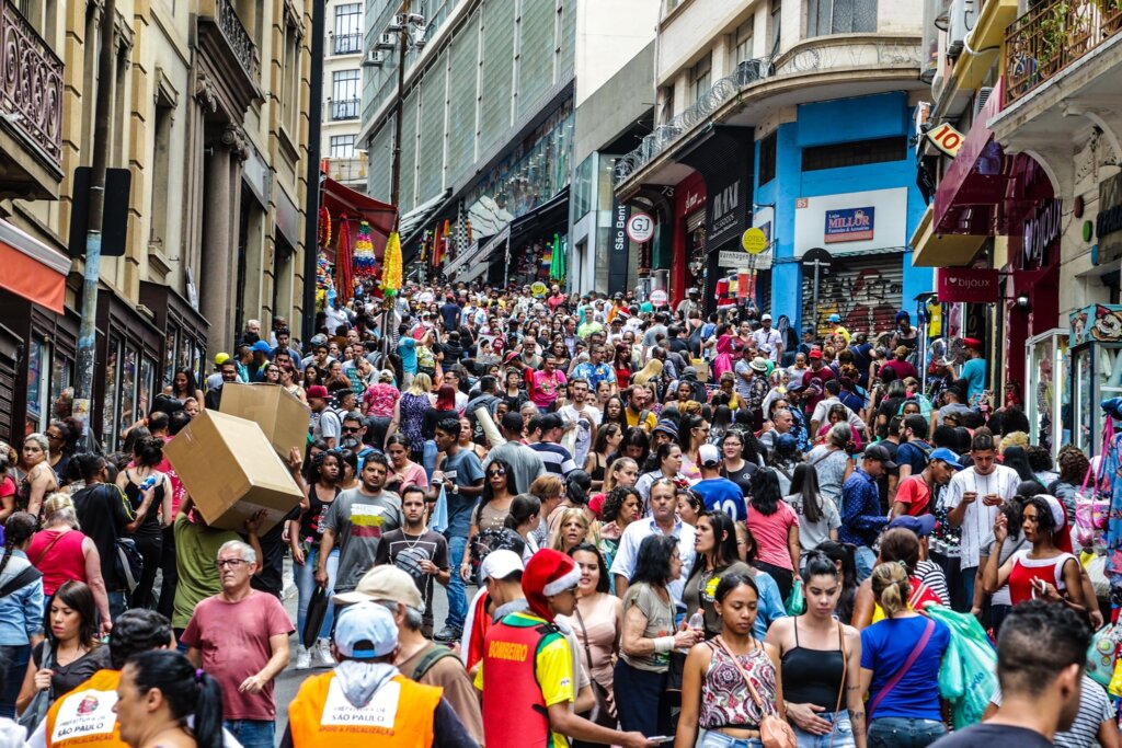 Bafão no Metrô de SP: Tira à Paisana Peita Bandidos e Seis Saem Feridos na São Bento!
