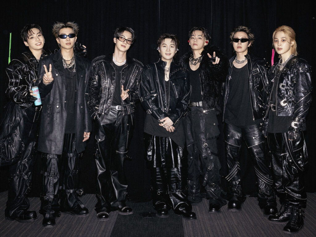 É ELEEEEES! BTS Incendeia o AMA 2026 com Retorno Espetacular!