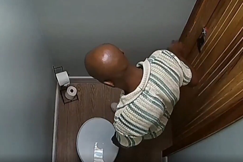 Xiiii! VAR da Casa do Patrão expõe participante urinando e incendeia a web!