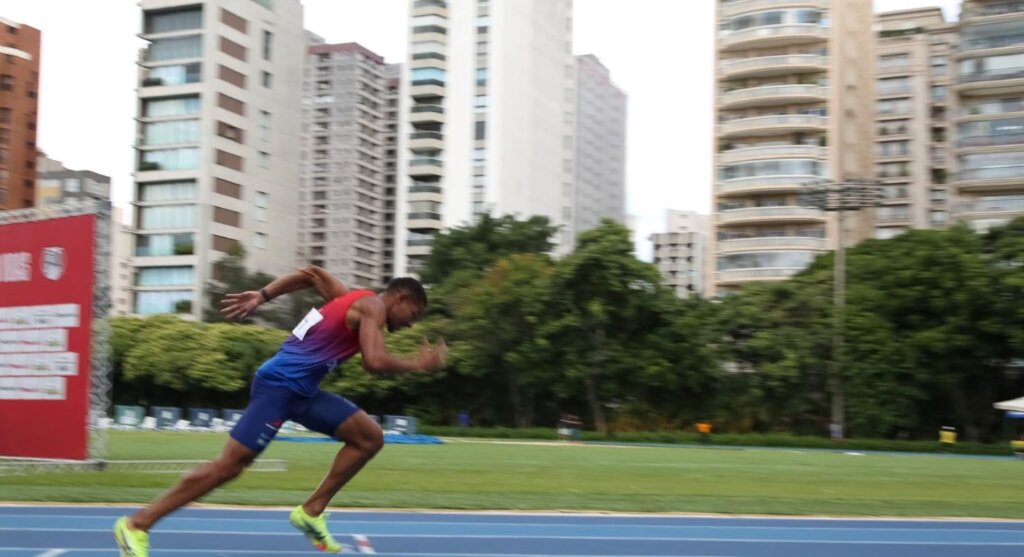 Caminhada Inclinada ou Corrida? O Duelo Fitness Para Tonificar e Emagrecer!
