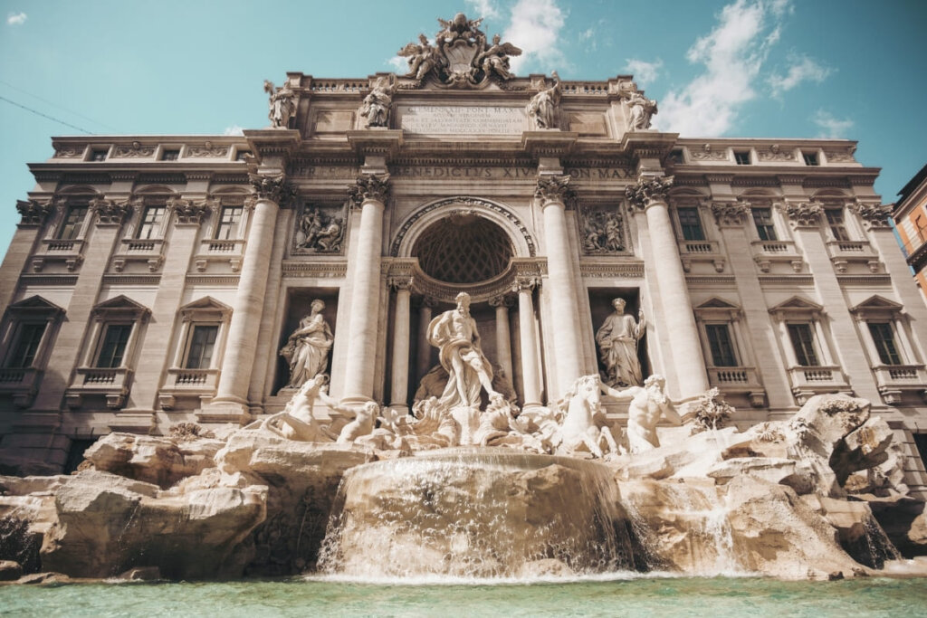 Deselegante! Turista Leva Multa de R$ 2,8 Mil Após Mergulhar na Fontana di Trevi