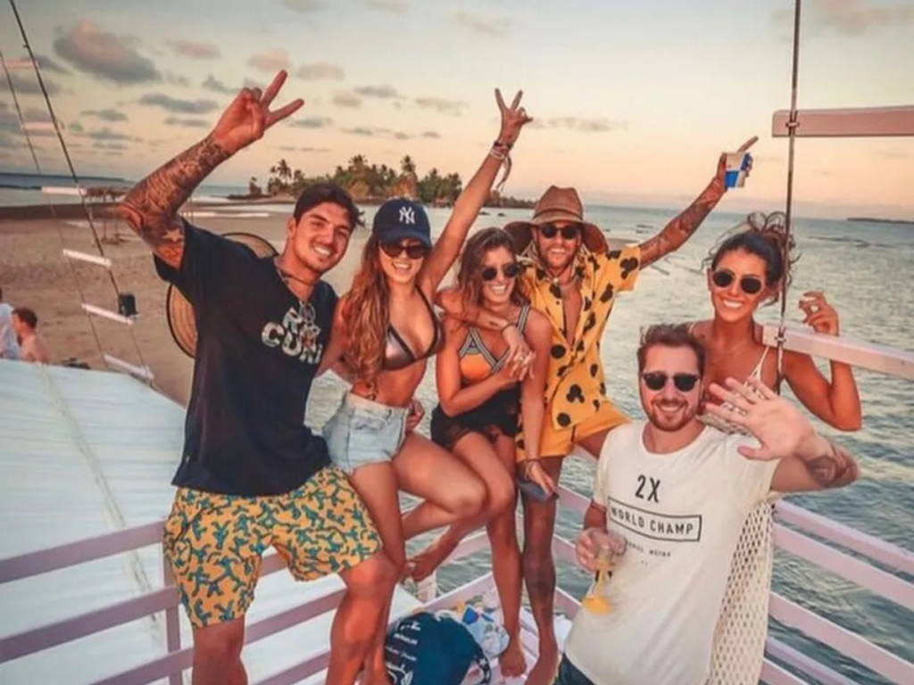 Namorada de Medina Desmente Affair com Neymar e Acaba com Rumores de Briga!