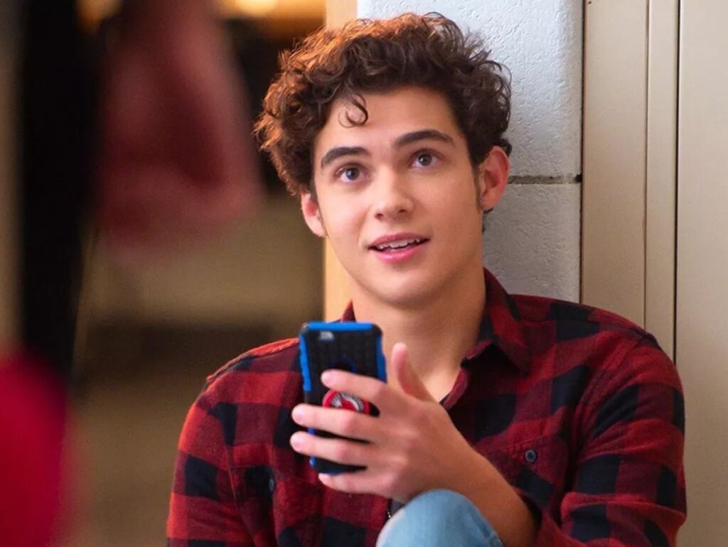 BOMBA! Joshua Bassett, Estrela de HSM, Choca ao Revelar Vício Severo em Cetamina