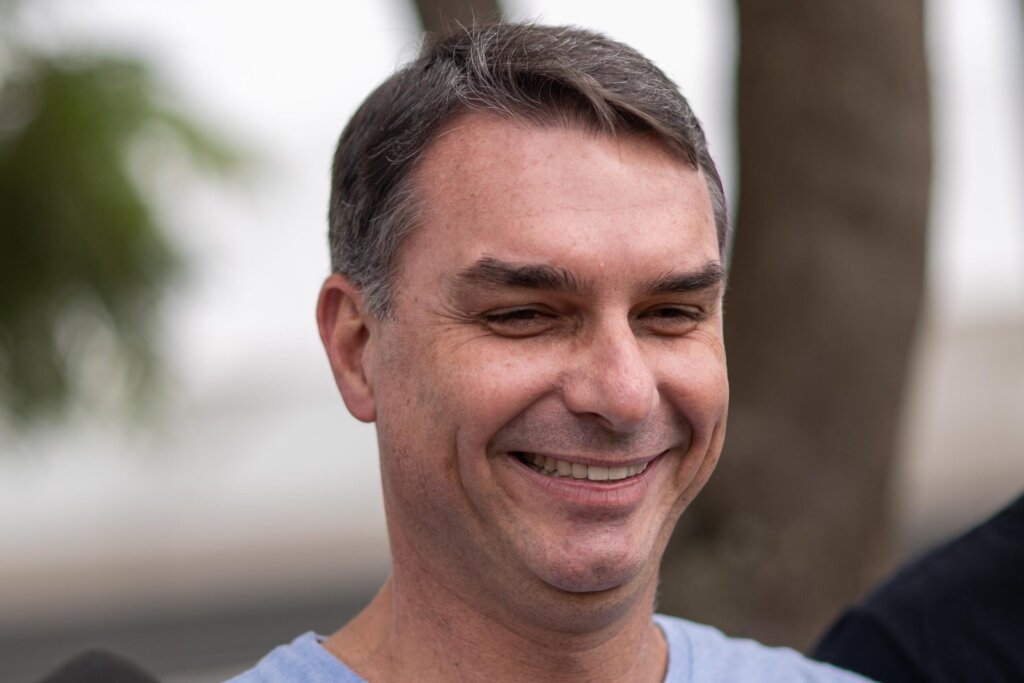 Flávio Bolsonaro em ‘A Colisão dos Destinos’: O Filho ‘Abre o Jogo’ sobre o Pai!