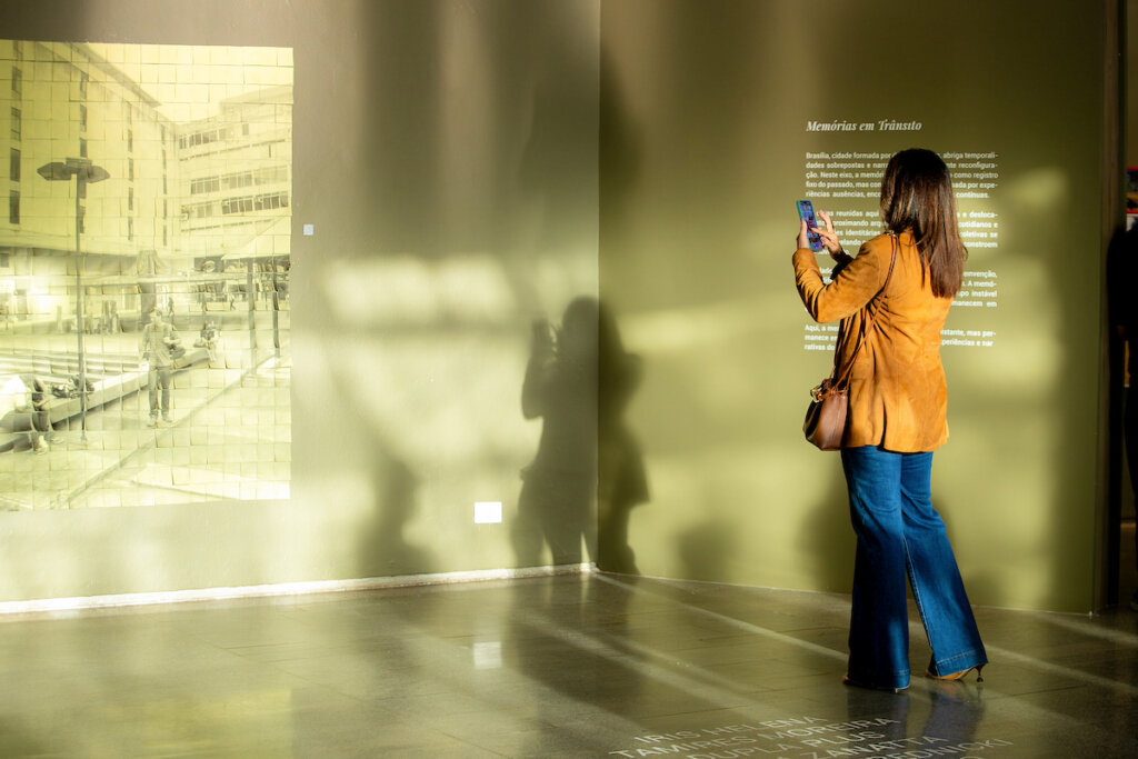 Quinta-feira de Arte: Constelações Contemporâneas Tira Você da Rotina!