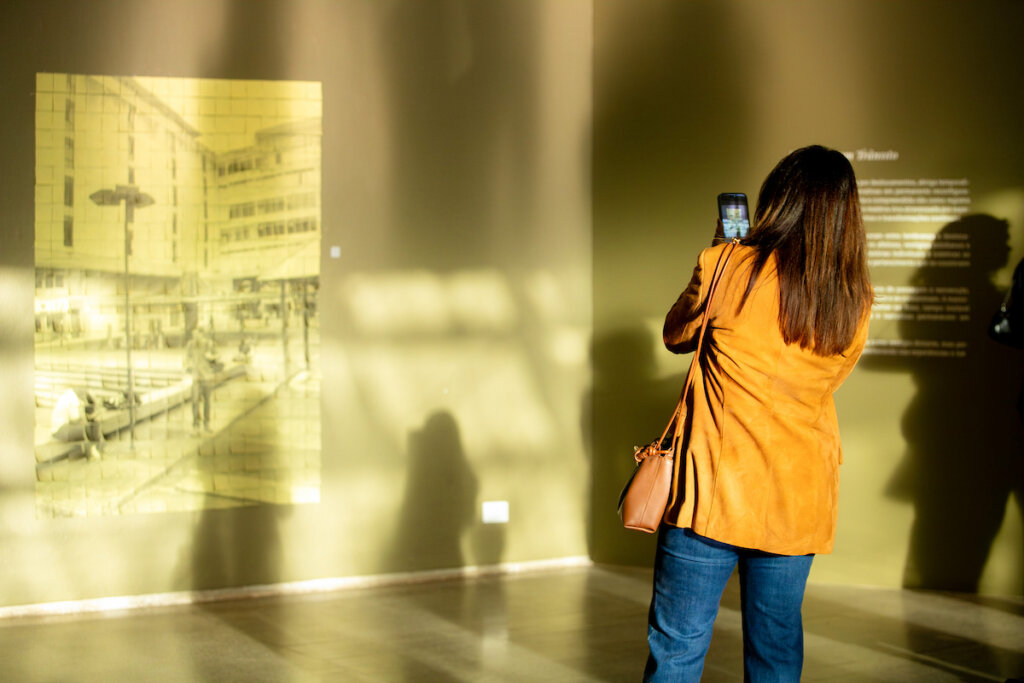Artistas em Órbita: Visita Guiada a ‘Constelações Contemporâneas’ movimenta o Teatro Nacional