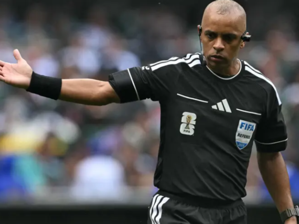Copa do Mundo: FIFA anuncia lotação, mas estádio aparece com mais cadeiras que torcedores!