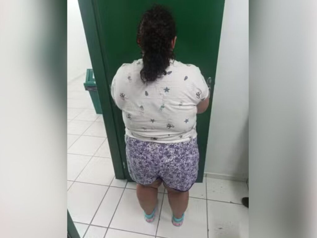 GOLPE DA CHUPETA: Mulher de 37 Anos Fingia Ter 12 Para Ser Adotada!