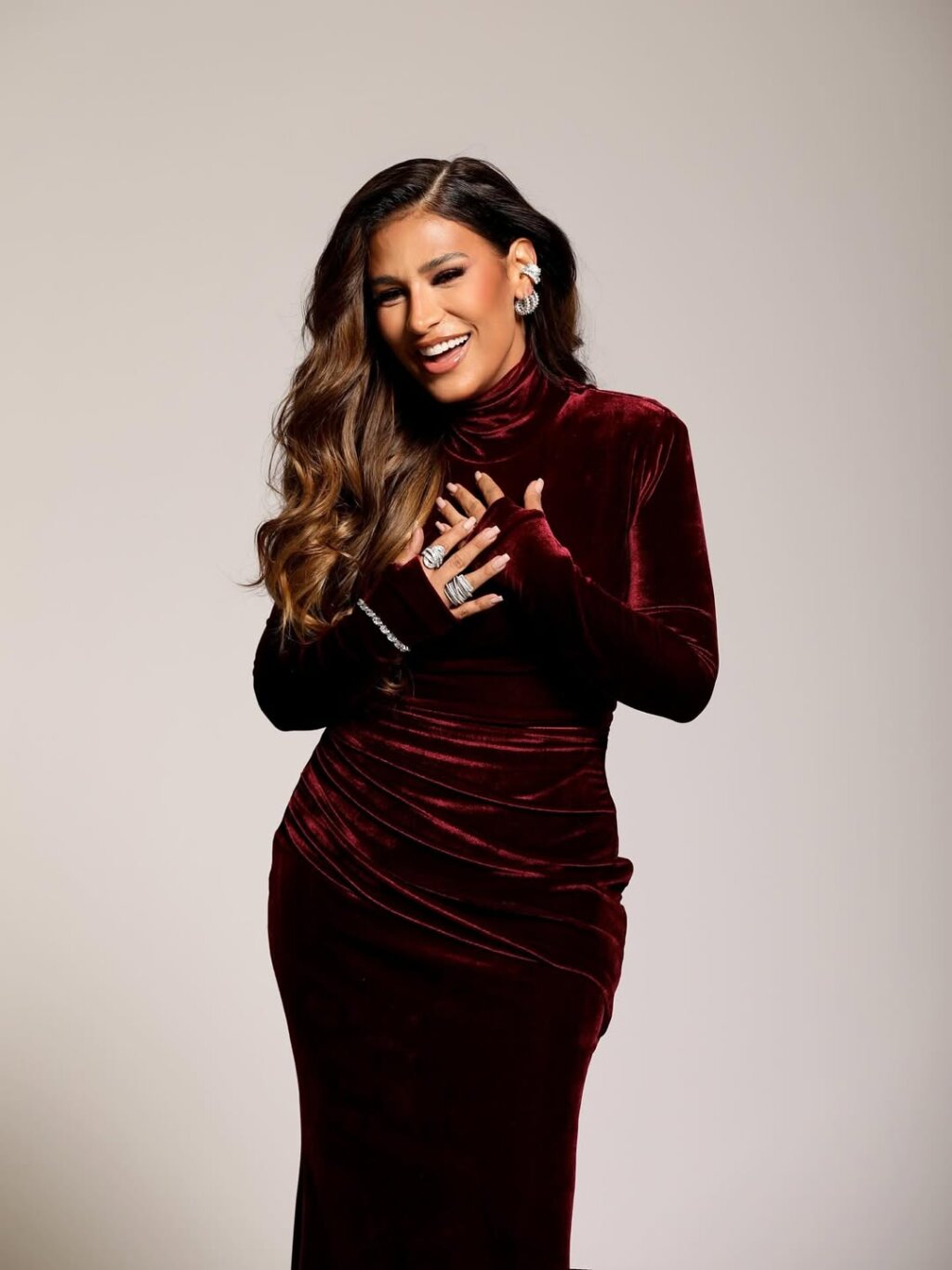 Xiiii! Simone Mendes interrompe show às pressas por dor de barriga e explica tudo aos fãs
