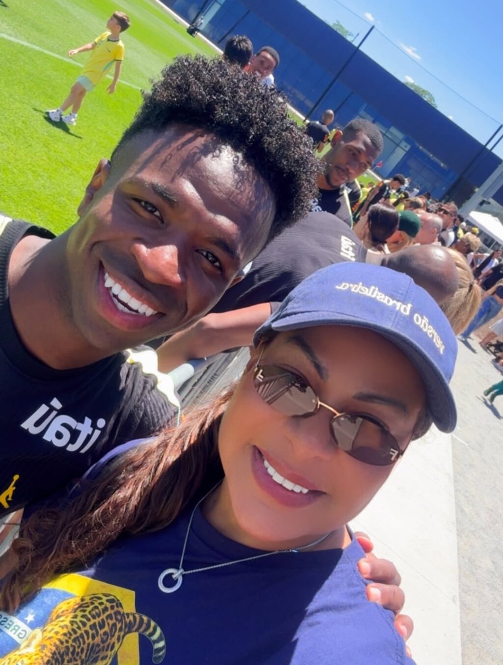 Mamãe Coruja! Mãe de Endrick Reencontra o Filho e Tieta Craques da Seleção em Treino nos EUA