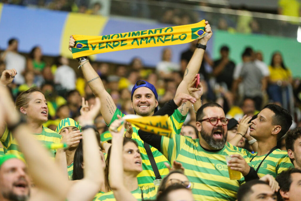 Voando e Torcendo: A Copa do Mundo Chegou ao Seu Assento no Avião!