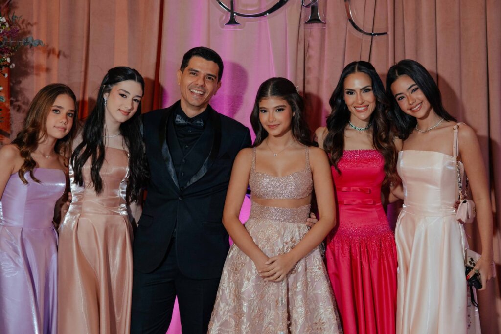 MANUELLA ARRUDA TEM DEBUTANTE DOS SONHOS COM FESTA LUXUOSA, ACOMPANHAMENTO DA TV GLOBO E SHOWS BOMBÁSTICOS!