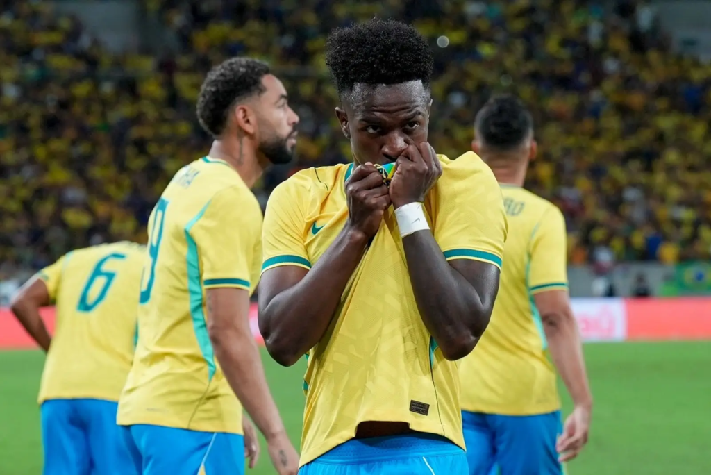 QUE ARRASO! Brasil goleia Panamá em clima de festa no Maracanã!