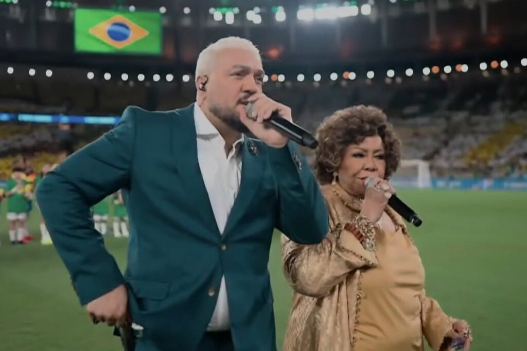Alcione e Belo ‘detonados’ após hino em amistoso da Seleção: ‘Que desserviço!’