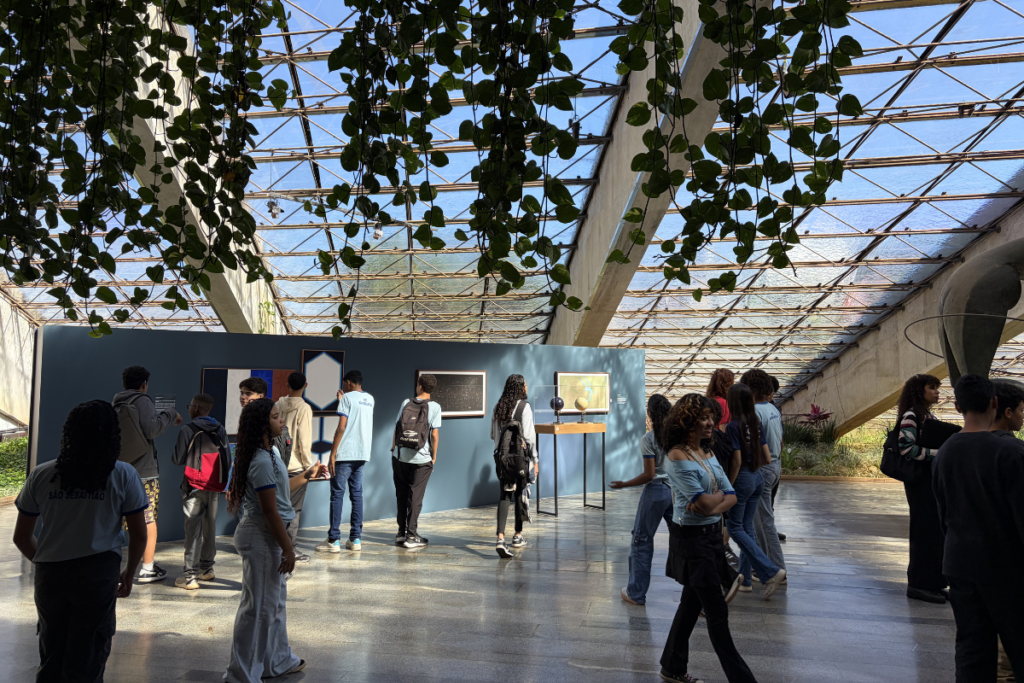 Alunos de São Sebastião Mergulham no Universo da Arte Contemporânea!