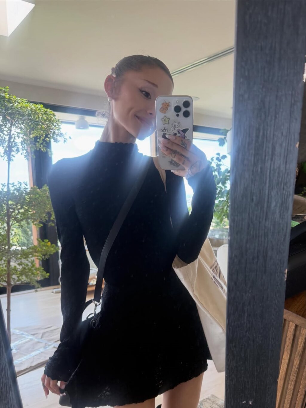 Ariana Grande “Mostra Demais” no Instagram e Leva na Zueira!