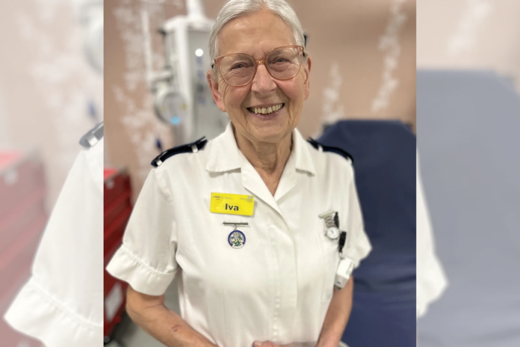 Dona Iva: A Enfermeira de 80 Anos Que É Pura Inspiração e Não Pensa em Parar!