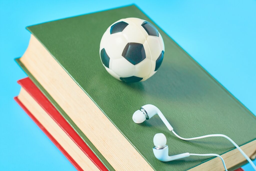 Bola nas Páginas: Metrópoles Escala 10 Livros Para Aquecer a Copa 2026!