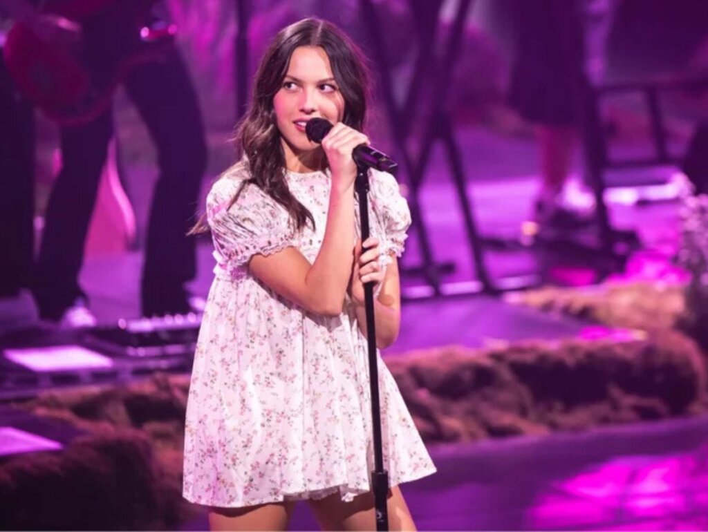 Chocado! Olivia Rodrigo ARRASOU e faz show surpresa no Primavera Sound Barcelona!